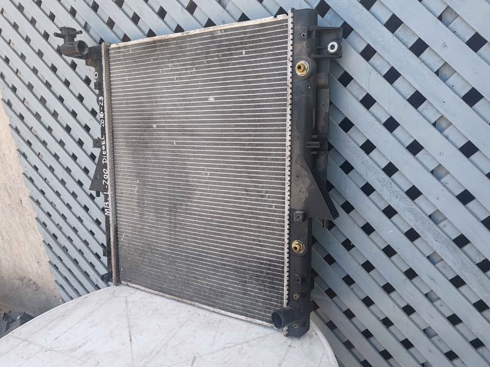 Radiador de agua automático Mitsubishi L200 2016 - 2023 - Imagen 2