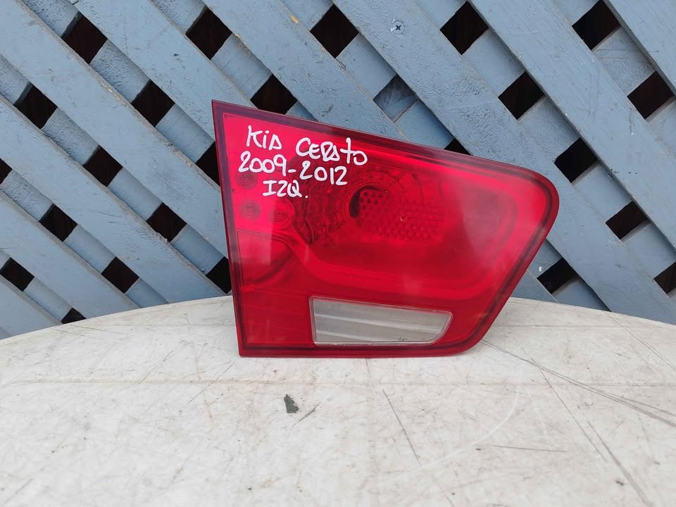 Foco de maleta izquierdo Kia Cerato 2009 - 2012