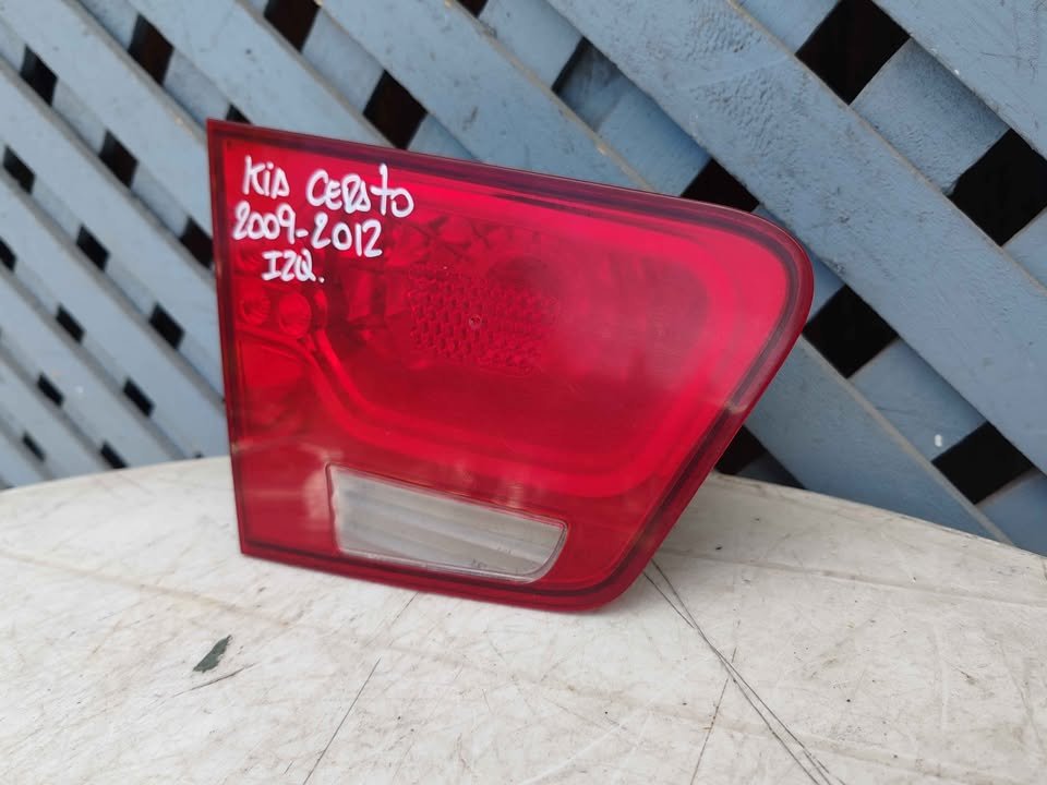 Foco de maleta izquierdo Kia Cerato 2009 - 2012 - Imagen 3