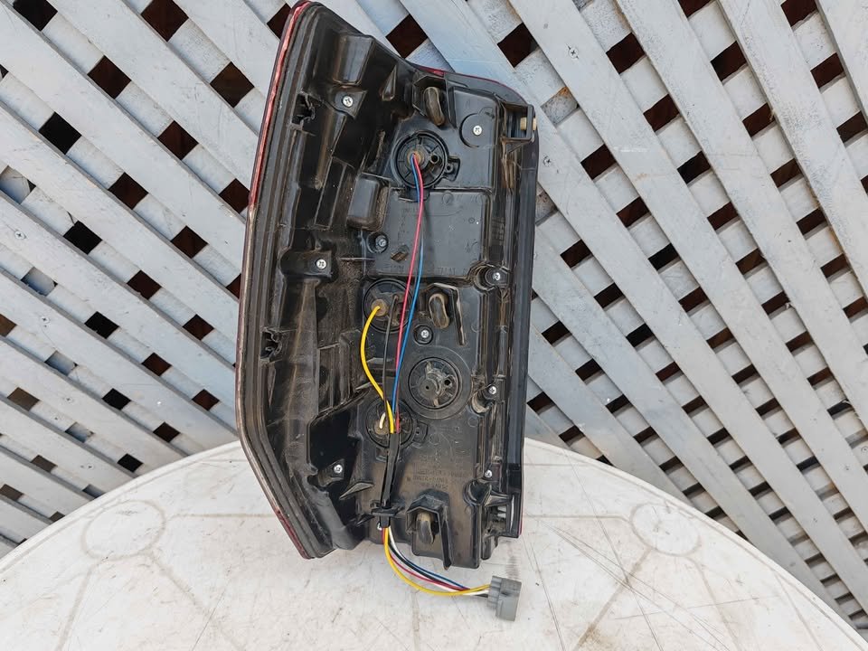 Foco trasero derecho Mitsubishi L200 2019 - 2022 - Imagen 6