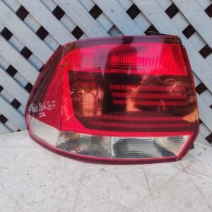Foco trasero izquierdo Volkswagen Polo sedan 2016 - 2017