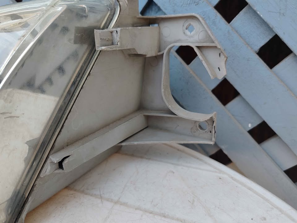 Óptico izquierdo Mazda 323 1998 - 2000 - Imagen 4