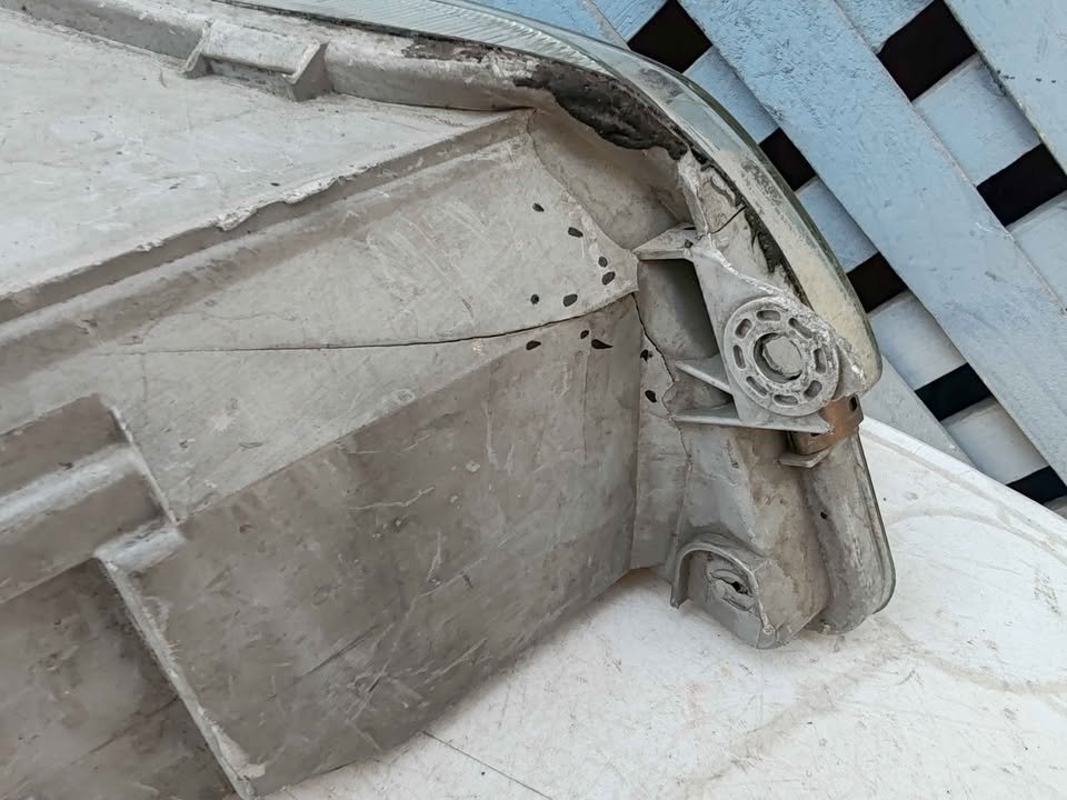 Óptico izquierdo Mazda 323 1998 - 2000 - Imagen 5