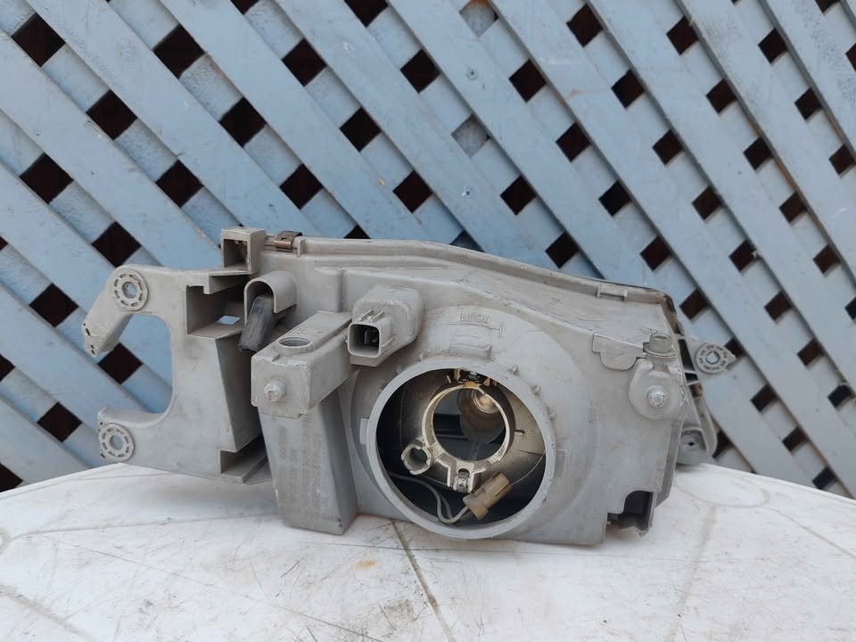 Óptico izquierdo Mazda 323 1998 - 2000 - Imagen 7