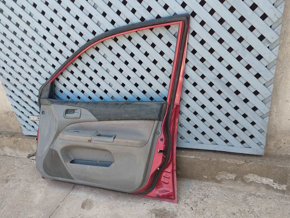 Puerta delantera derecha Mitsubishi Lancer GLX 2005 - 2011 - Imagen 5