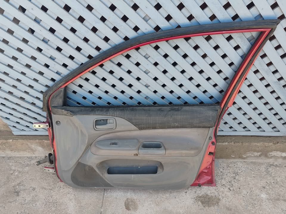 Puerta delantera derecha Mitsubishi Lancer GLX 2005 - 2011 - Imagen 7