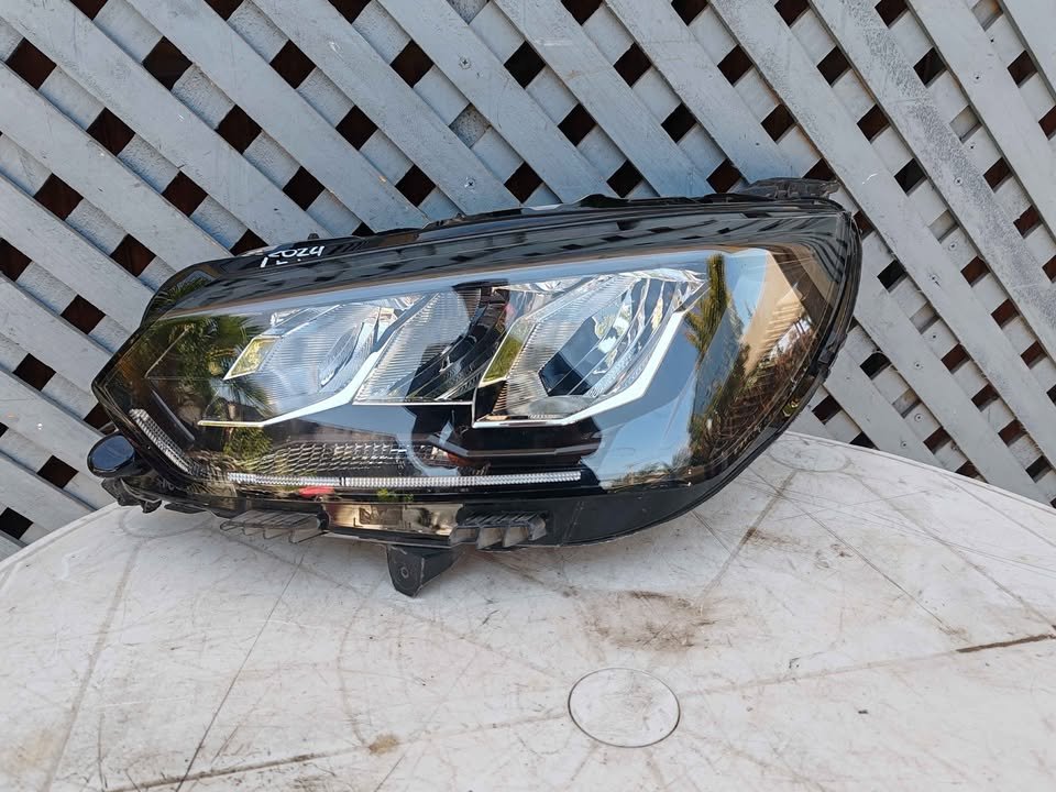 Óptico izquierdo Peugeot 208 Led 2021 - 2024