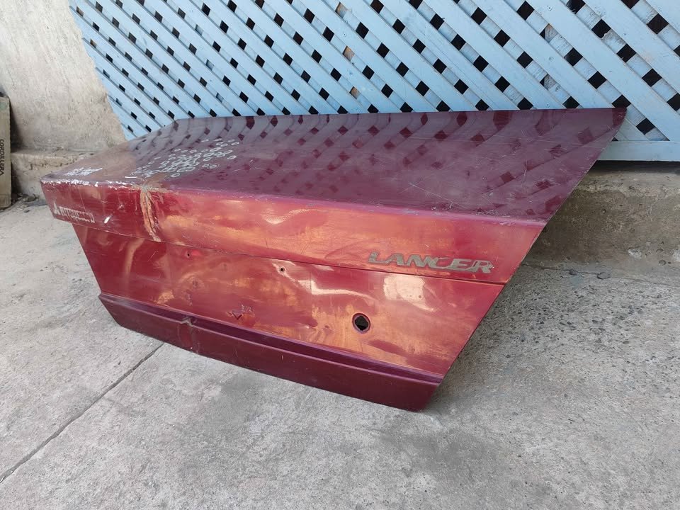 Tapa maleta Mitsubishi Lancer 1996 - 1998 - Imagen 4