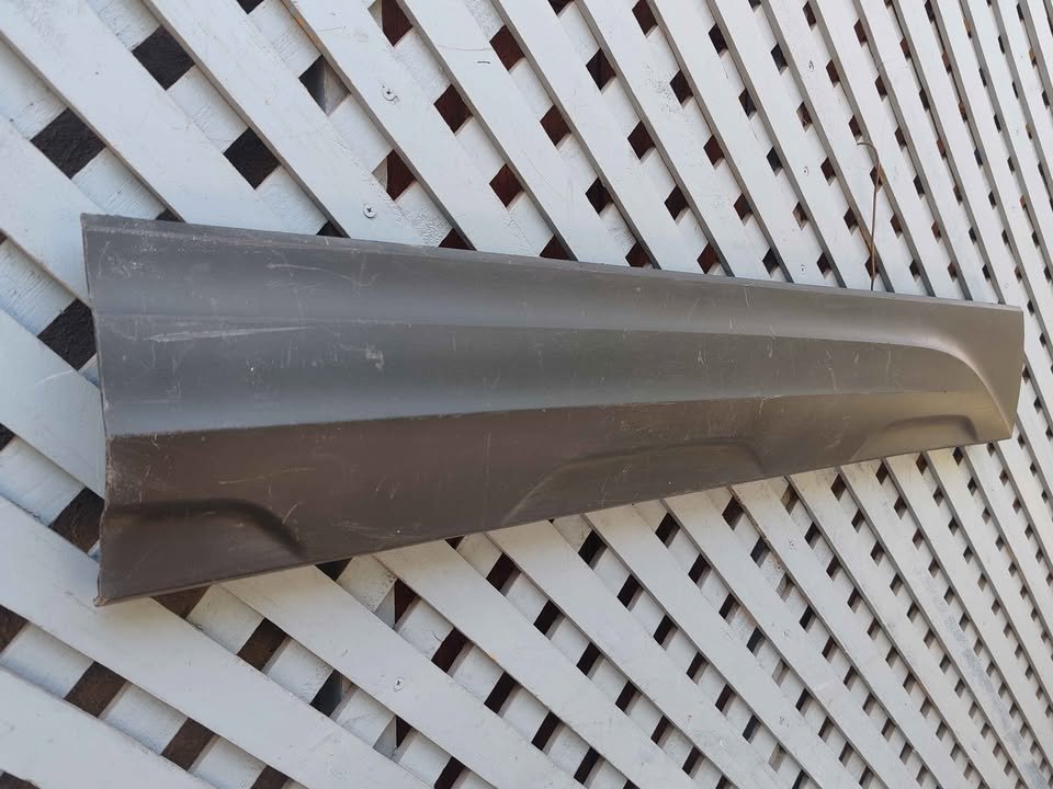 Moldura de puerta delantera derecha Volkswagen Taos 2021 - 2024 - Imagen 2