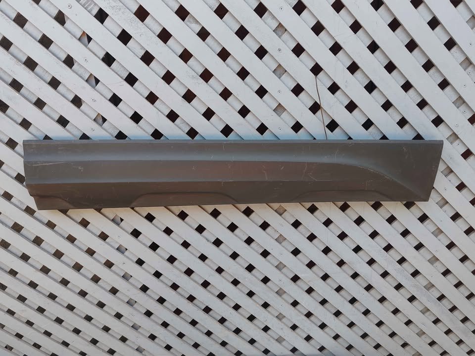 Moldura de puerta delantera derecha Volkswagen Taos 2021 - 2024 - Imagen 4