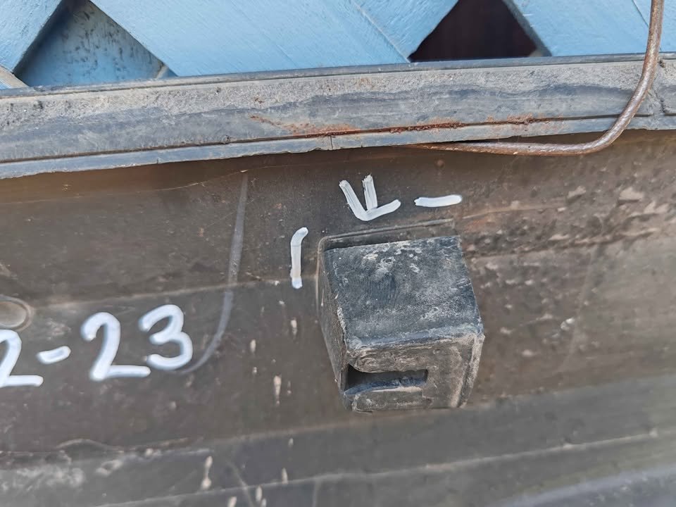 Moldura de puerta delantera derecha Volkswagen Taos 2021 - 2024 - Imagen 6