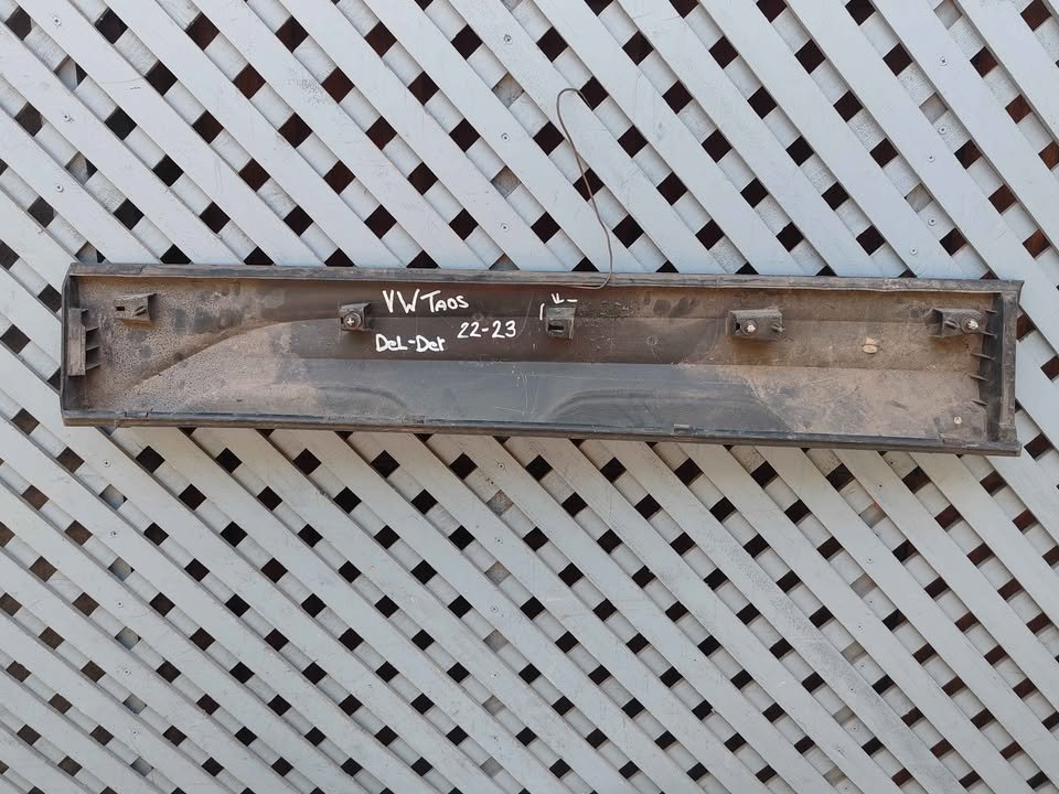Moldura de puerta delantera derecha Volkswagen Taos 2021 - 2024 - Imagen 8