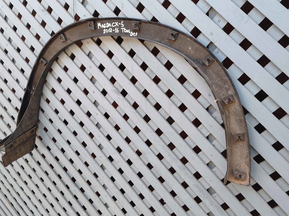 Moldura trasera derecha Mazda CX5 2012 - 2017 - Imagen 7