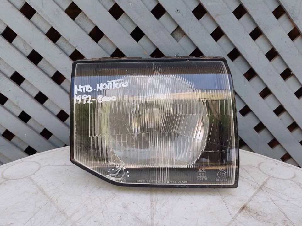 Óptico derecho Mitsubishi Montero 1991 - 1995