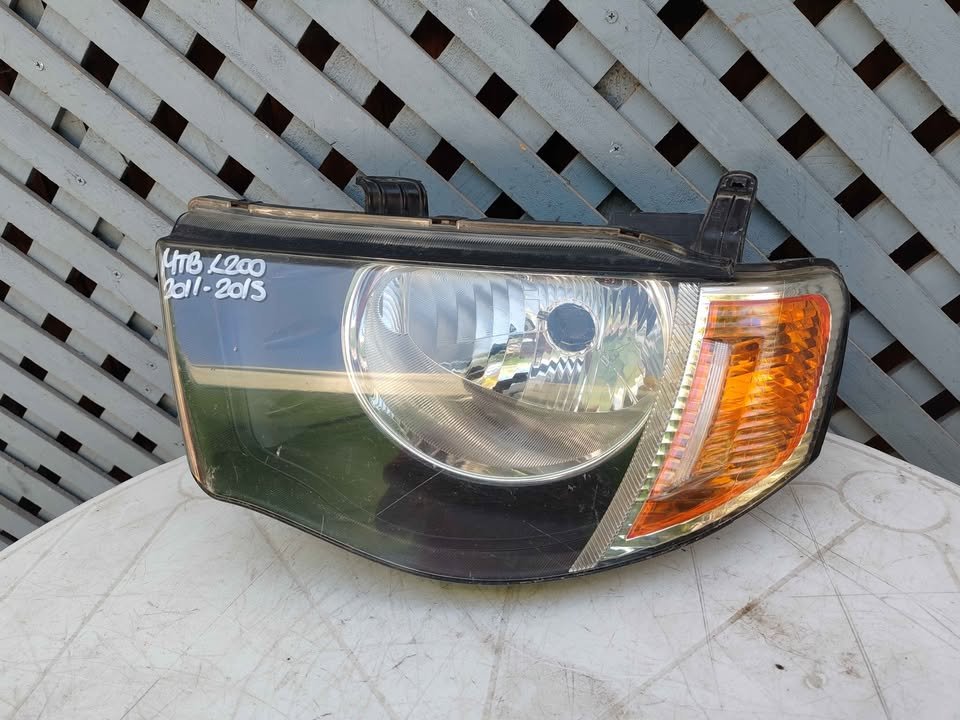 Óptico izquierdo Mitsubishi L200 2010 - 2015