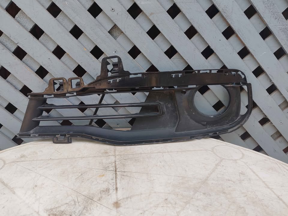 Tapa de neblinero derecha BMW F30 2015 - 2016