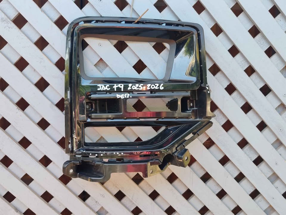 Tapa de neblinero derecho JAC T9 2025 - 2026