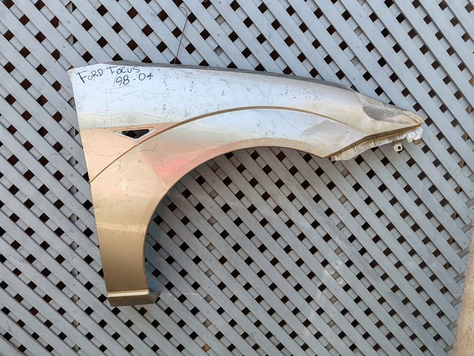 Tapabarro derecho Ford Focus 1998 - 2004