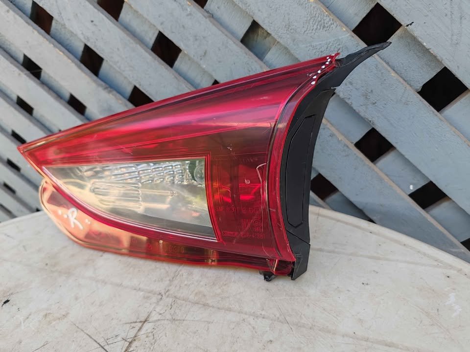 Foco trasero derecho de portalón Mazda 3 2015 - 2019 - Imagen 3