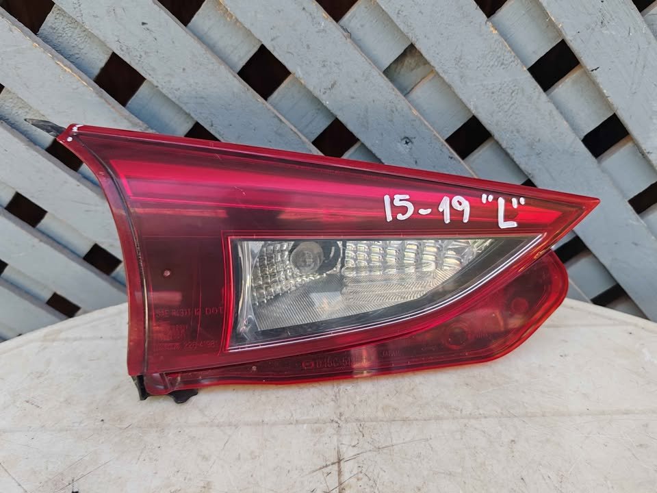 Foco trasero izquierdo de portalón Mazda 3 2015 - 2019