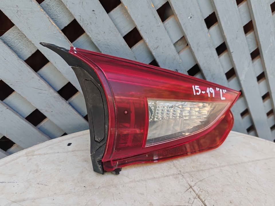 Foco trasero izquierdo de portalón Mazda 3 2015 - 2019 - Imagen 2
