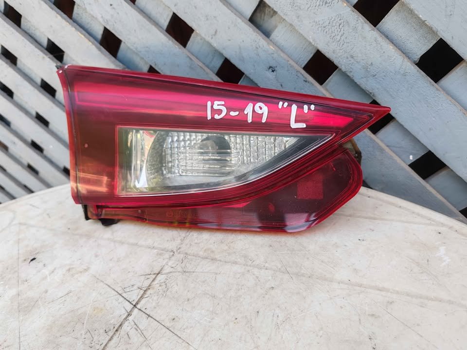 Foco trasero izquierdo de portalón Mazda 3 2015 - 2019 - Imagen 3