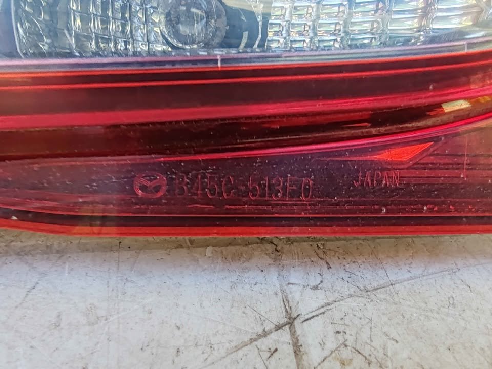 Foco trasero izquierdo de portalón Mazda 3 2015 - 2019 - Imagen 5