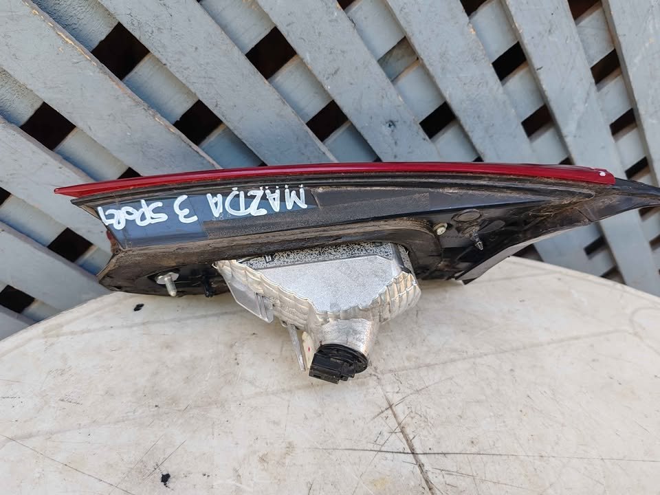 Foco trasero izquierdo de portalón Mazda 3 2015 - 2019 - Imagen 6