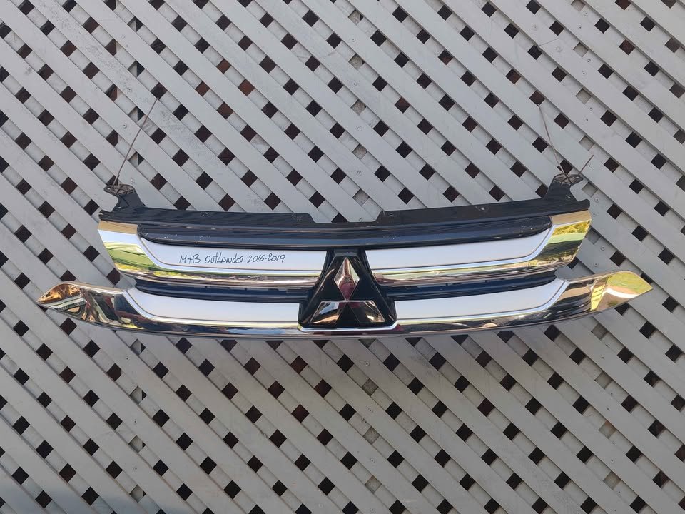 Máscara Mitsubishi Outlander 2016 - 2019