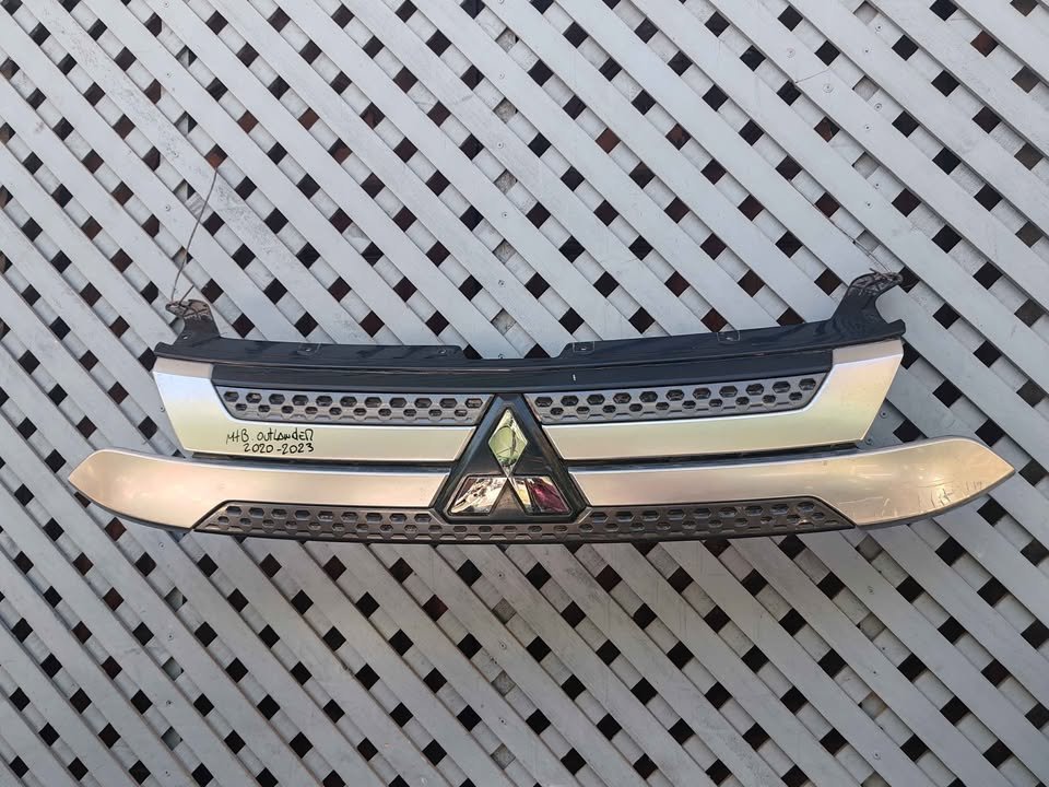 Máscara Mitsubishi Outlander 2020 - 2023