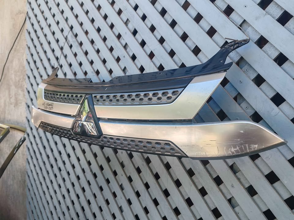 Máscara Mitsubishi Outlander 2020 - 2023 - Imagen 2