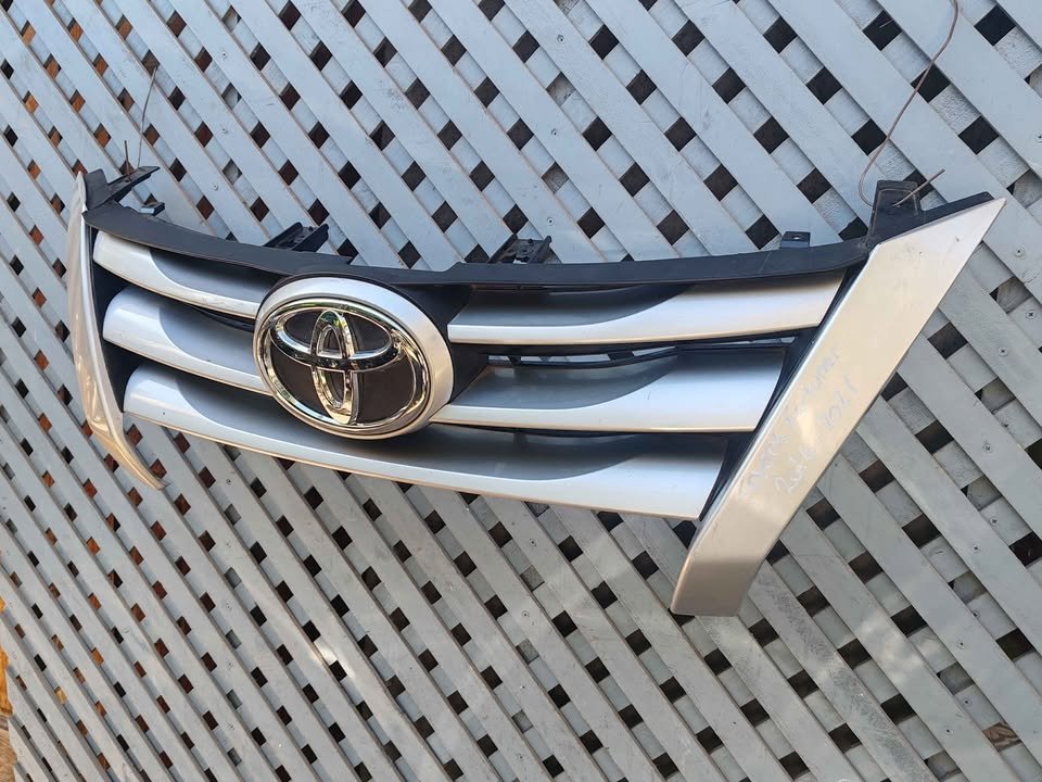 Máscara Toyota Fortuner 2016 - 2021 - Imagen 4