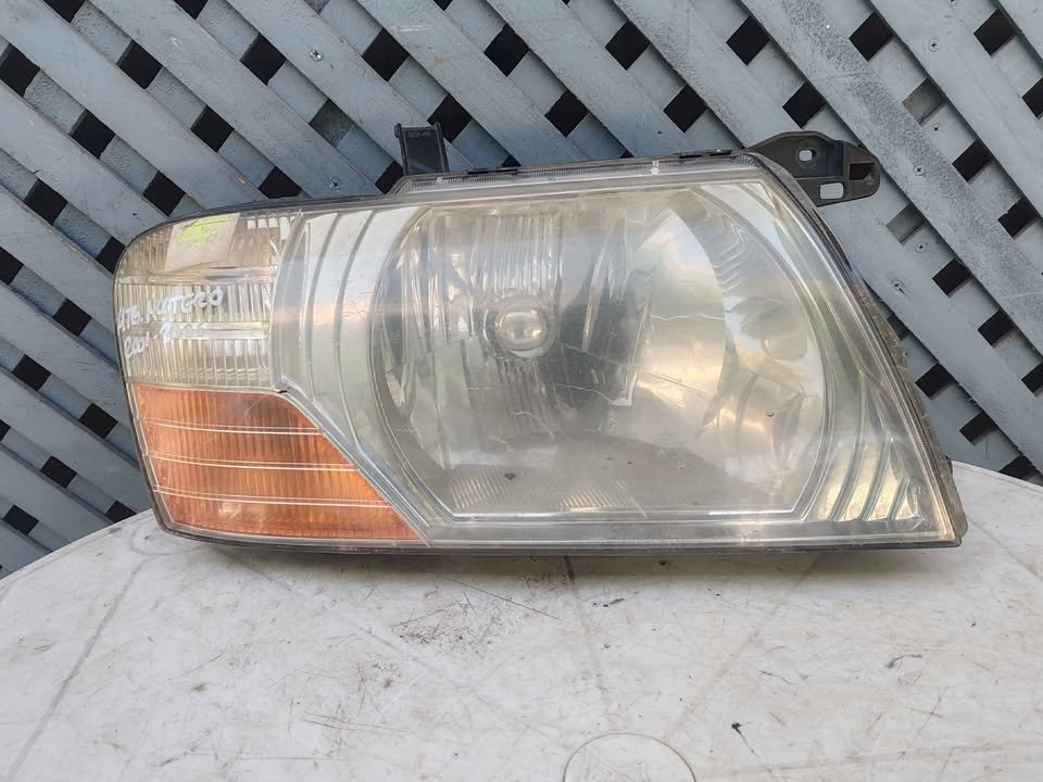 Óptico derecho Mitsubishi Montero 2001 - 2006