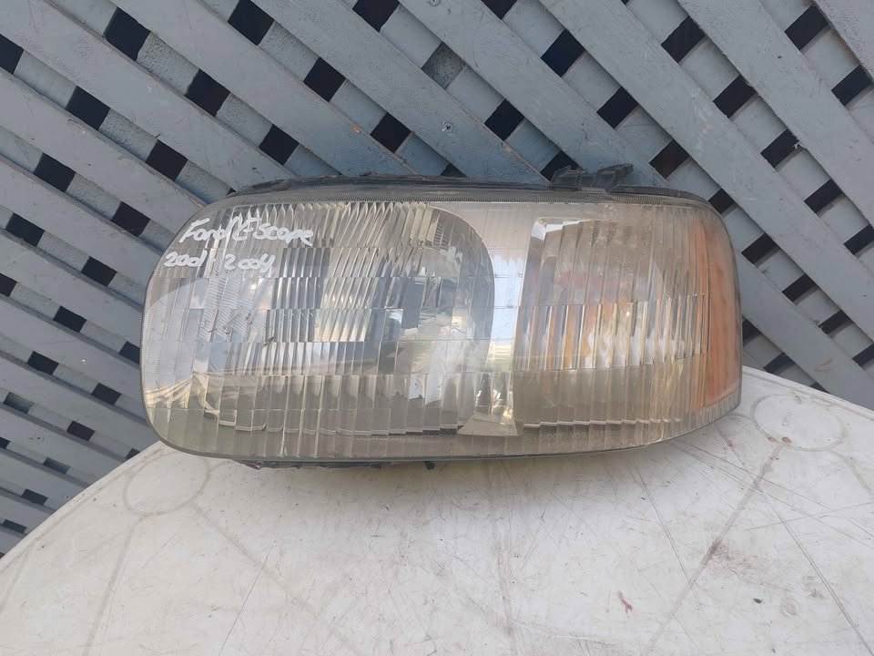Óptico izquierdo Ford Escape 2001 - 2004