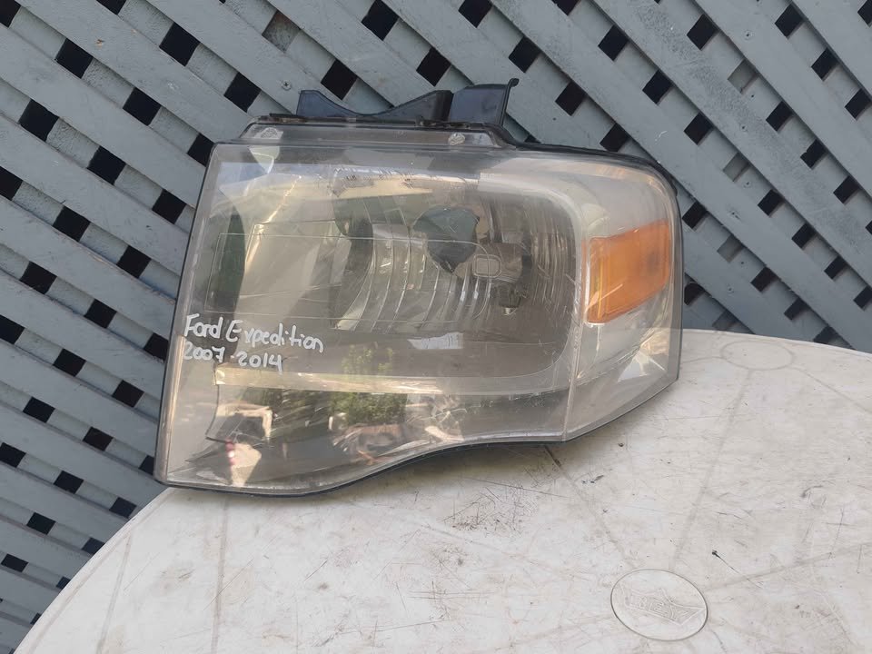 Óptico izquierdo Ford Expedition 2007 - 2014