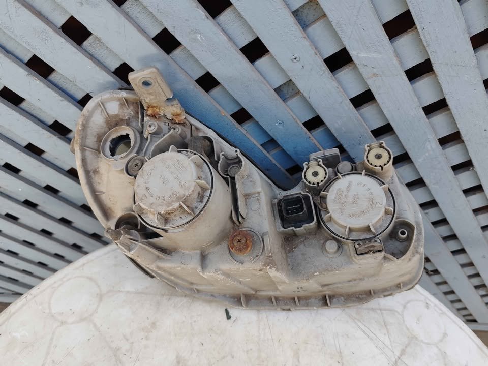 Óptico izquierdo Hyundai Sonata 2003 - 2005 - Imagen 9