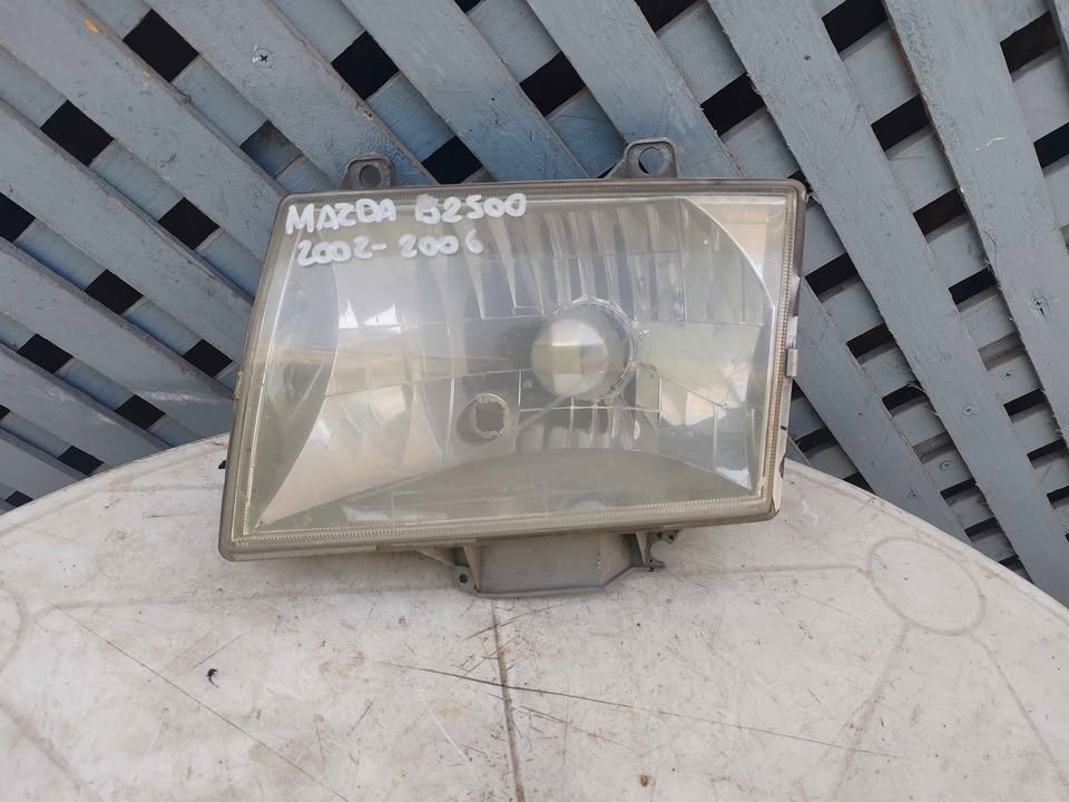 Óptico izquierdo Mazda B2500 2002 - 2006
