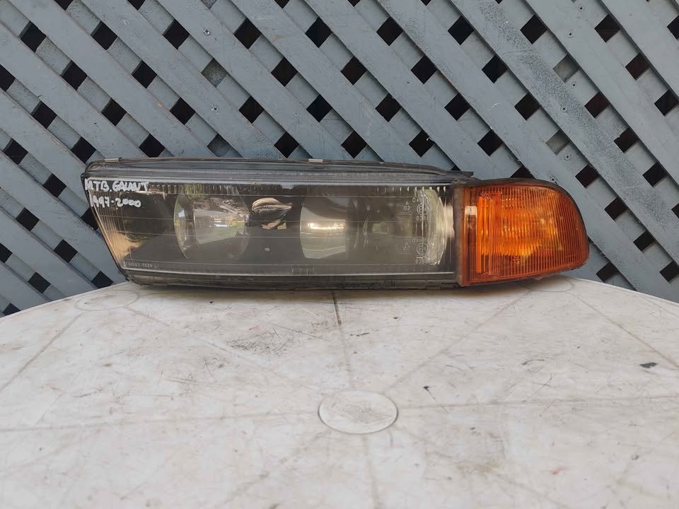Óptico izquierdo Mitsubishi Galant 1997 - 2000