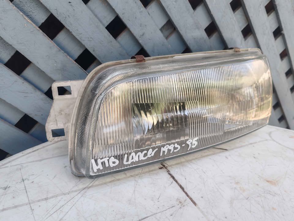 Óptico izquierdo Mitsubishi Lancer 1993 - 1995 - Imagen 3