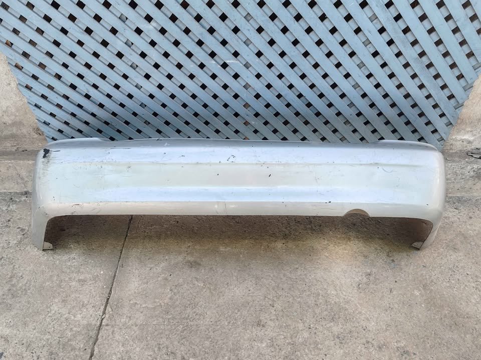 Parachoque trasero Mazda 323 2000 - 2004