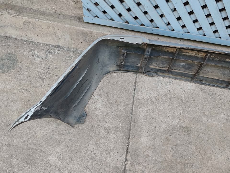 Parachoque trasero Mazda 323 2000 - 2004 - Imagen 5
