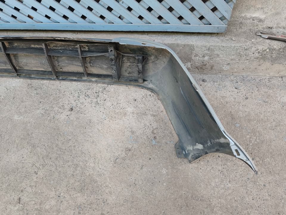 Parachoque trasero Mazda 323 2000 - 2004 - Imagen 7