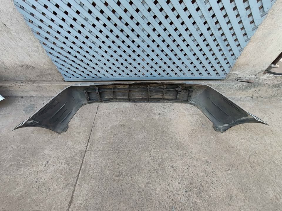 Parachoque trasero Mazda 323 2000 - 2004 - Imagen 8