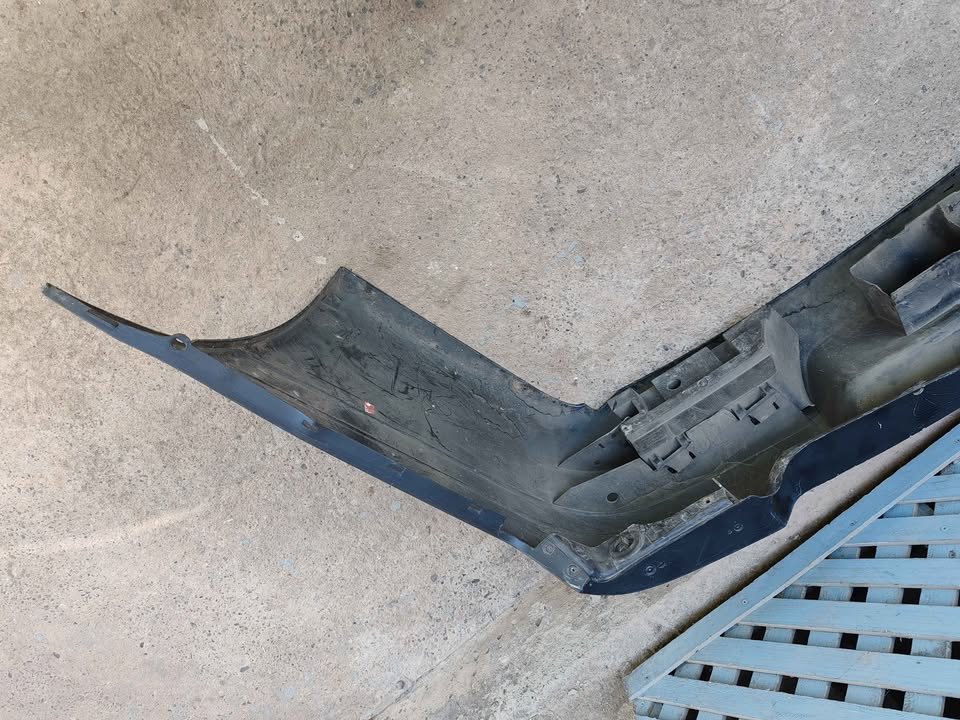 Parachoque trasero Renault Clio sedan 2000 - 2002 - Imagen 7