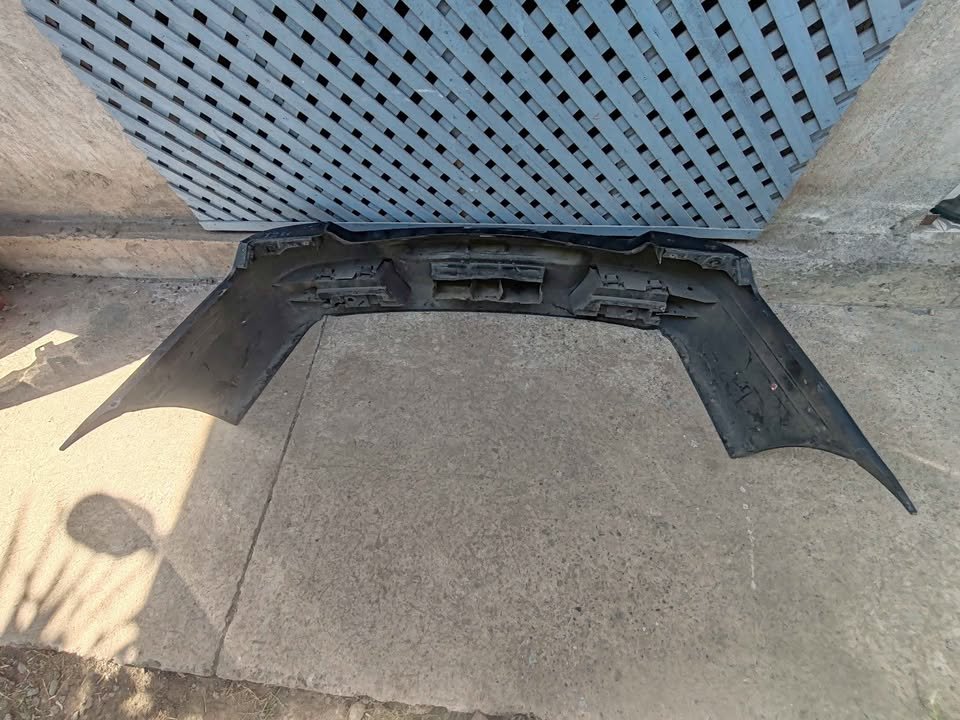 Parachoque trasero Renault Clio sedan 2000 - 2002 - Imagen 9