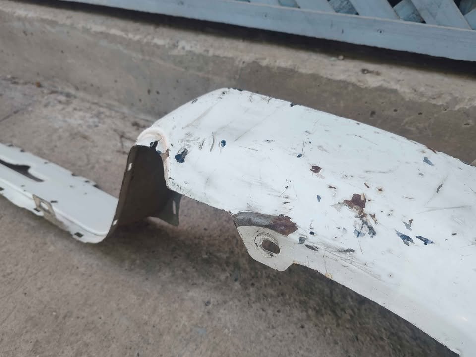 Parachoque trasero Volkswagen Amarok 2011 - 2019 - Imagen 5