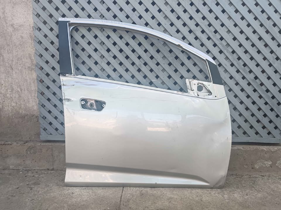 Puerta delantera derecha Chevrolet Spark GT 2011 - 2017