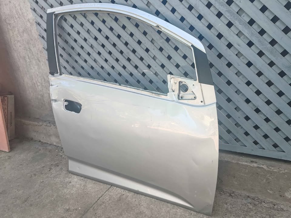 Puerta delantera derecha Chevrolet Spark GT 2011 - 2017 - Imagen 5