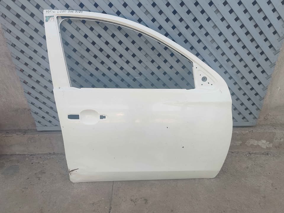 Puerta delantera derecha Mitsubishi L200 2016 - 2024 (II) - Imagen 2