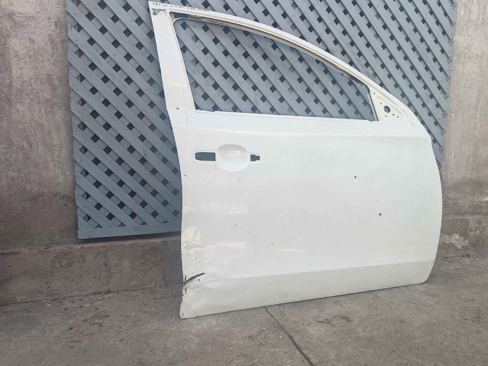 Puerta delantera derecha Mitsubishi L200 2016 - 2024 (II) - Imagen 3